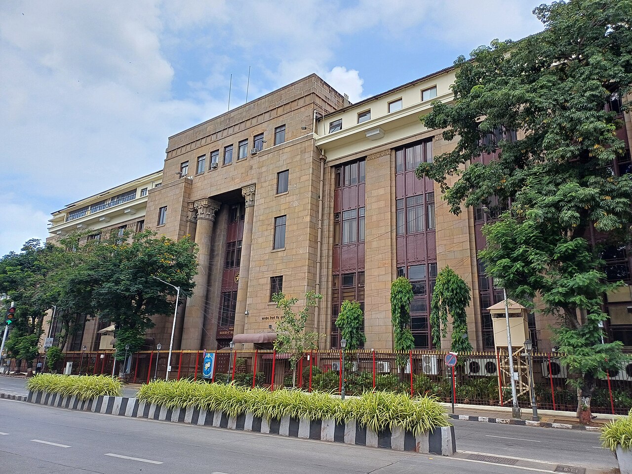 RBI Hiked Rates Right Before Diwali: The 2026 Festive-Season Money Guide for Renters (EMIs, Rent, Deposits, Gold)